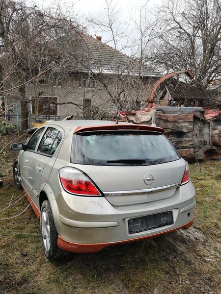 Bara spate Opel Astra H hatchback